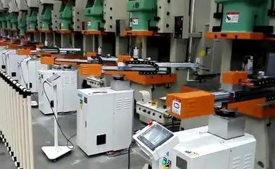 沖壓機器人在沖壓自動化生產線中的重要角色與農業機械銷售的協同發展